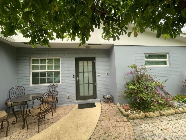 Foto del edificio - 3850 NE 12th Terrace