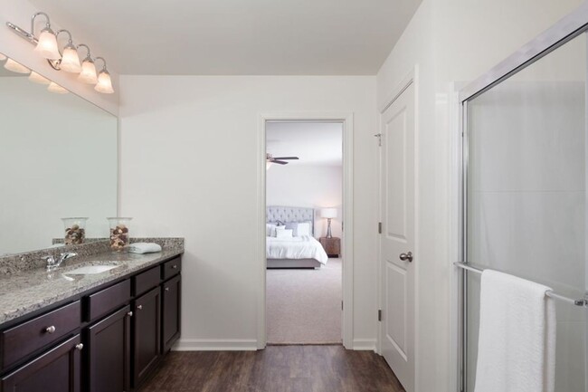 Foto del edificio - Two-story, 5 bed room, 3 bathroom, 3 livin...