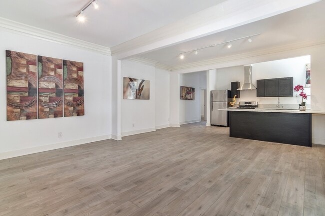 Building Photo - St. Louis Duplex