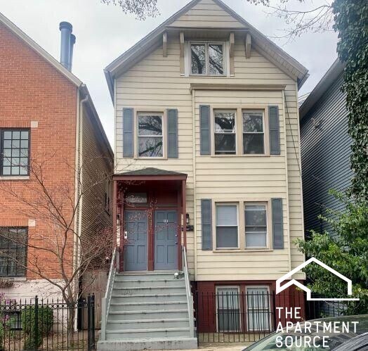 Foto principal - 3037 N Southport Ave