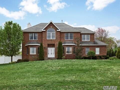 Primary Photo - 122 Majestic Dr