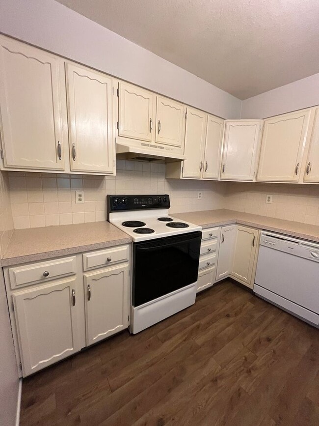 Building Photo - 3-Bed, 2-Bath Duplex across from Lake Loveland!