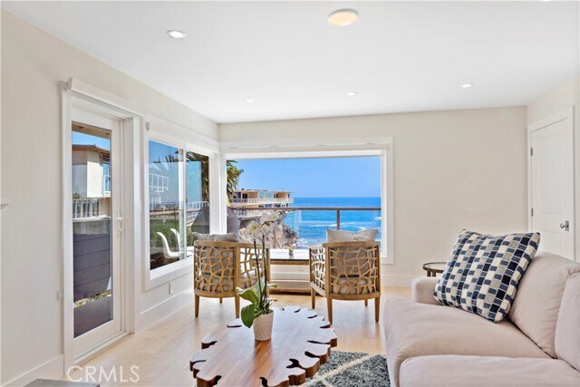 Foto del edificio - 825 Cliff Dr