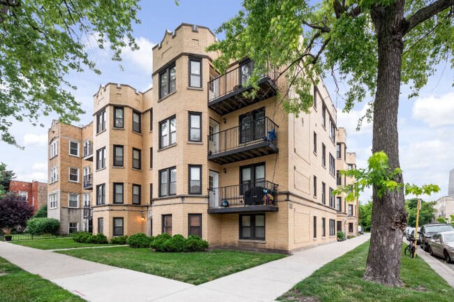Building Photo - 2822 W Arthur Ave