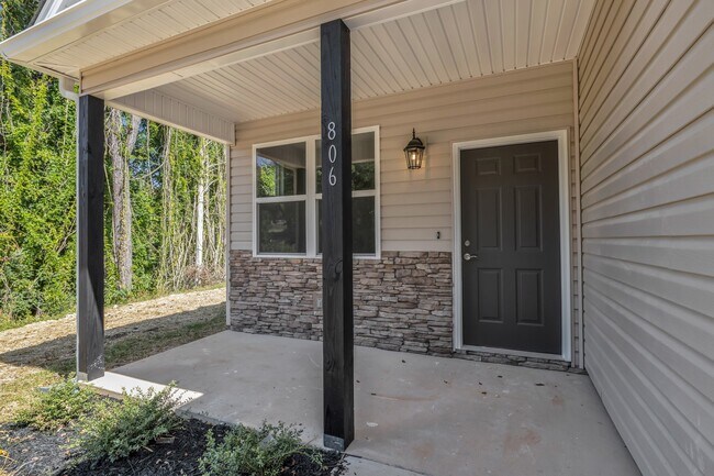 Front Porch - 806 Hogan Rd House