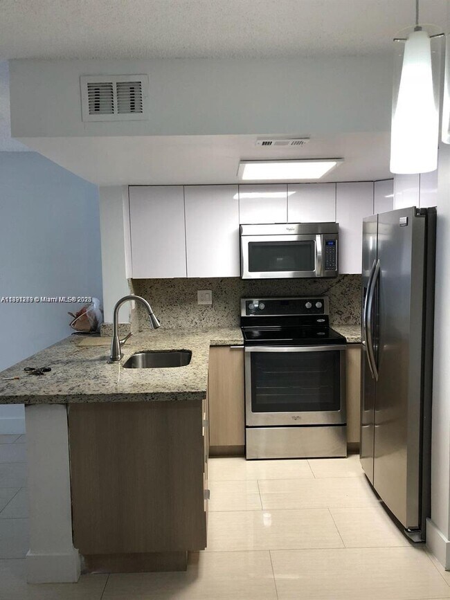 Foto del edificio - 8670 NW 6th Ln