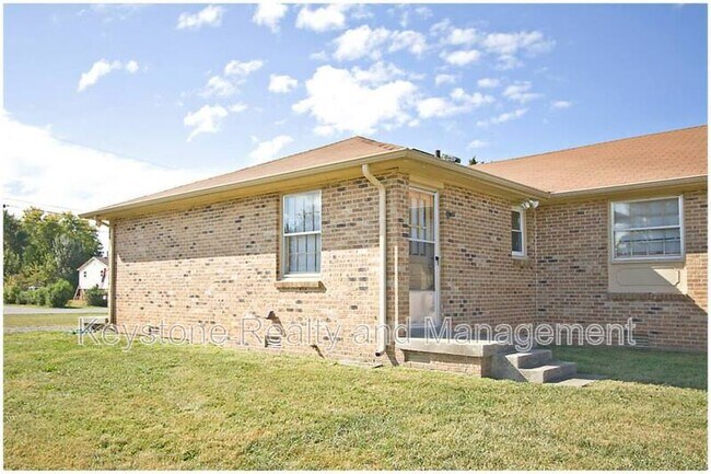 Foto del edificio - 141 Airport Rd