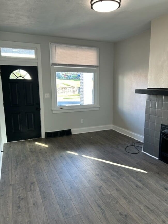 Building Photo - 656 Dow Ave