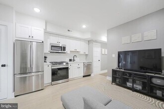 Building Photo - 1144 Owen Pl NE