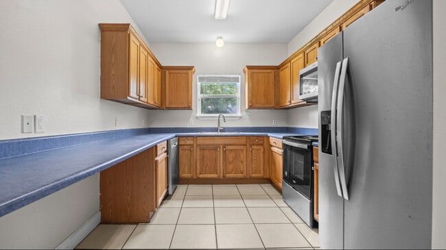 Building Photo - 601 S Cedar St