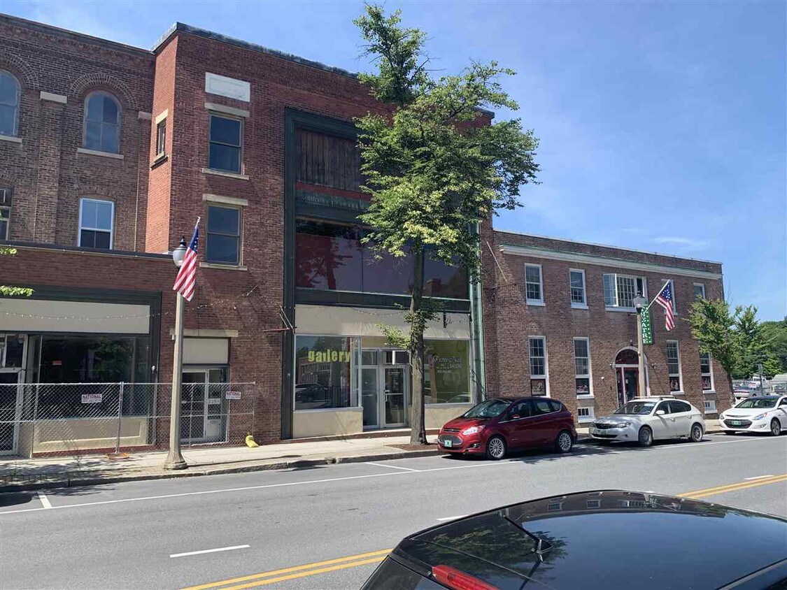 Primary Photo - 335 Main St