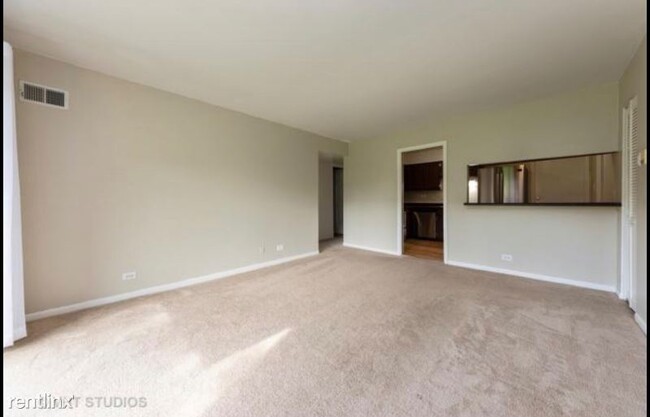 Building Photo - 9397 Bay Colony Dr