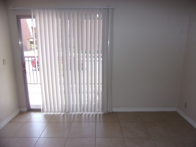 Foto del edificio - 4954 River Glen Dr