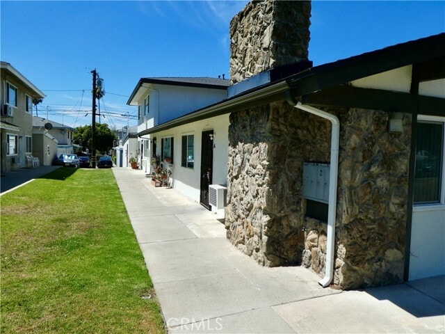 Building Photo - 966 W Pine St