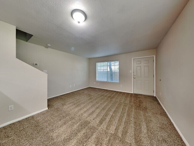 Foto del edificio - ONE MONTH FREE RENT! CALL NOW!