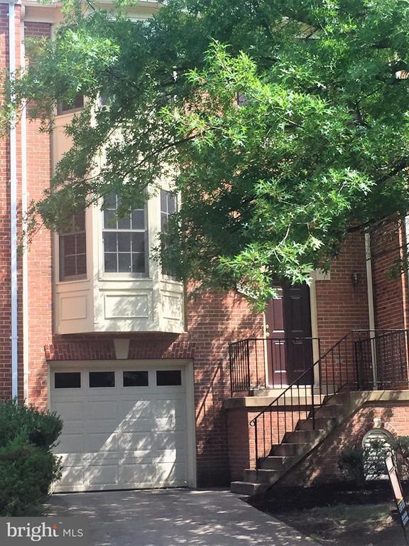 Foto del edificio - 5713 Wood Creek Ln