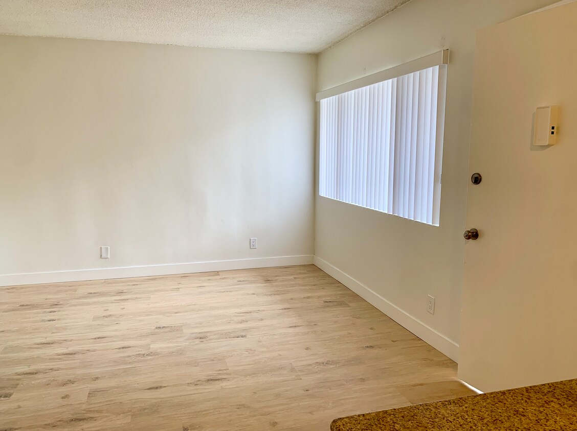 Foto principal - Cozy 1 bedroom unit located in Canoga Park...