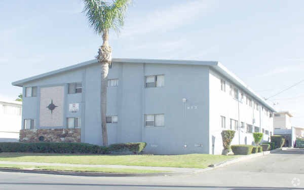 Building Photo - 812 S Grevillea Ave