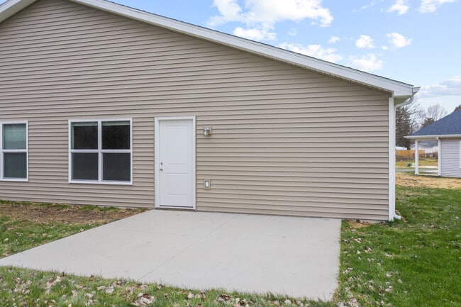 Building Photo - 4787 Tyrone Rd