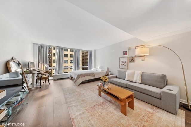 Foto del edificio - 2400 N Lakeview Ave