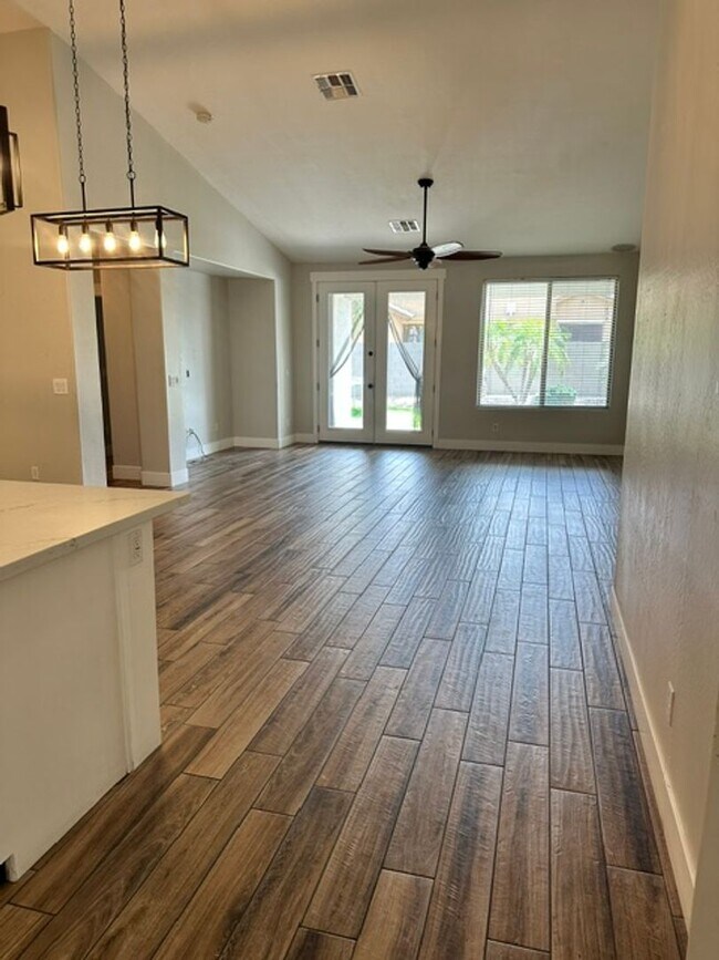 Building Photo - Beautiful Remodeled Cortina Home, 2310 sq ft, 4-bed, 2-bath home with a bonus den.