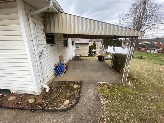 Building Photo - 613 Brady Ave