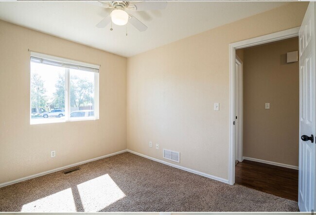 Building Photo - Beautiful 4 Bedroom 2  Bath Ranch Style Home!