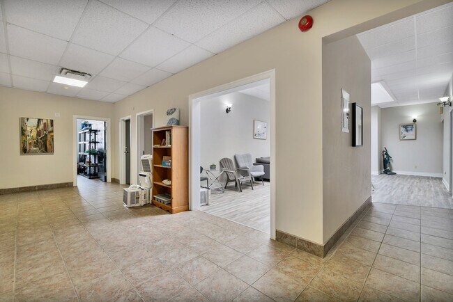 Photo du bâtiment - Private Room for Rent