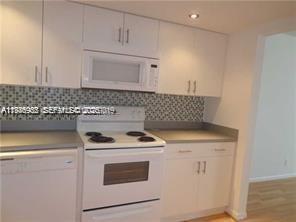 Foto del edificio - 2025 NE 164th St