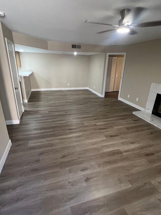 Building Photo - ******* 2 WEEKS FREE RENT ******* A Fabulous 2 Bedroom Condo on the First floor.