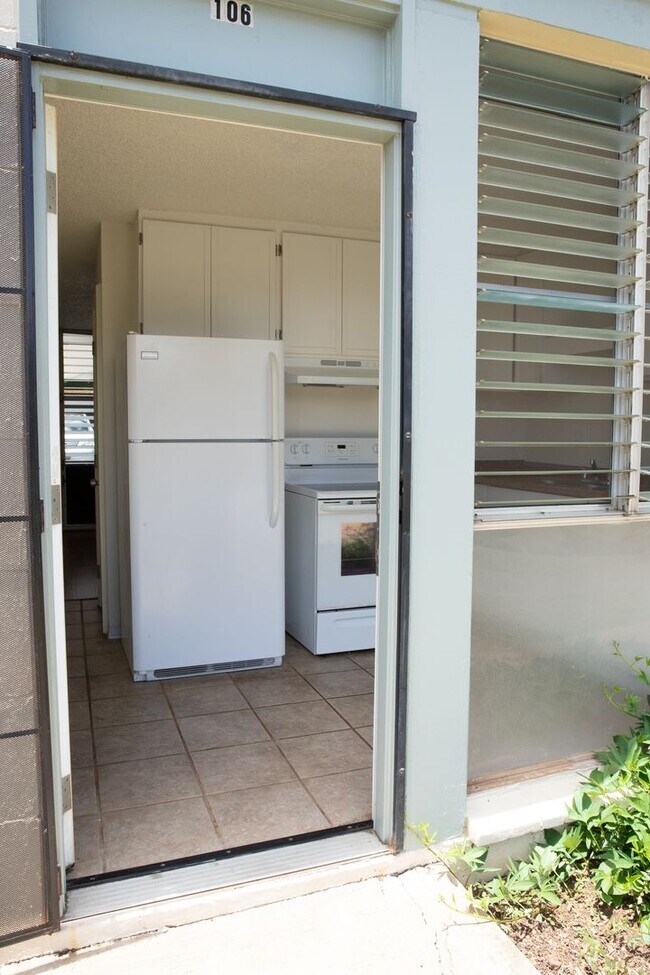 Foto del edificio - 2 BR/ 1 Bath Low- rise Apartment