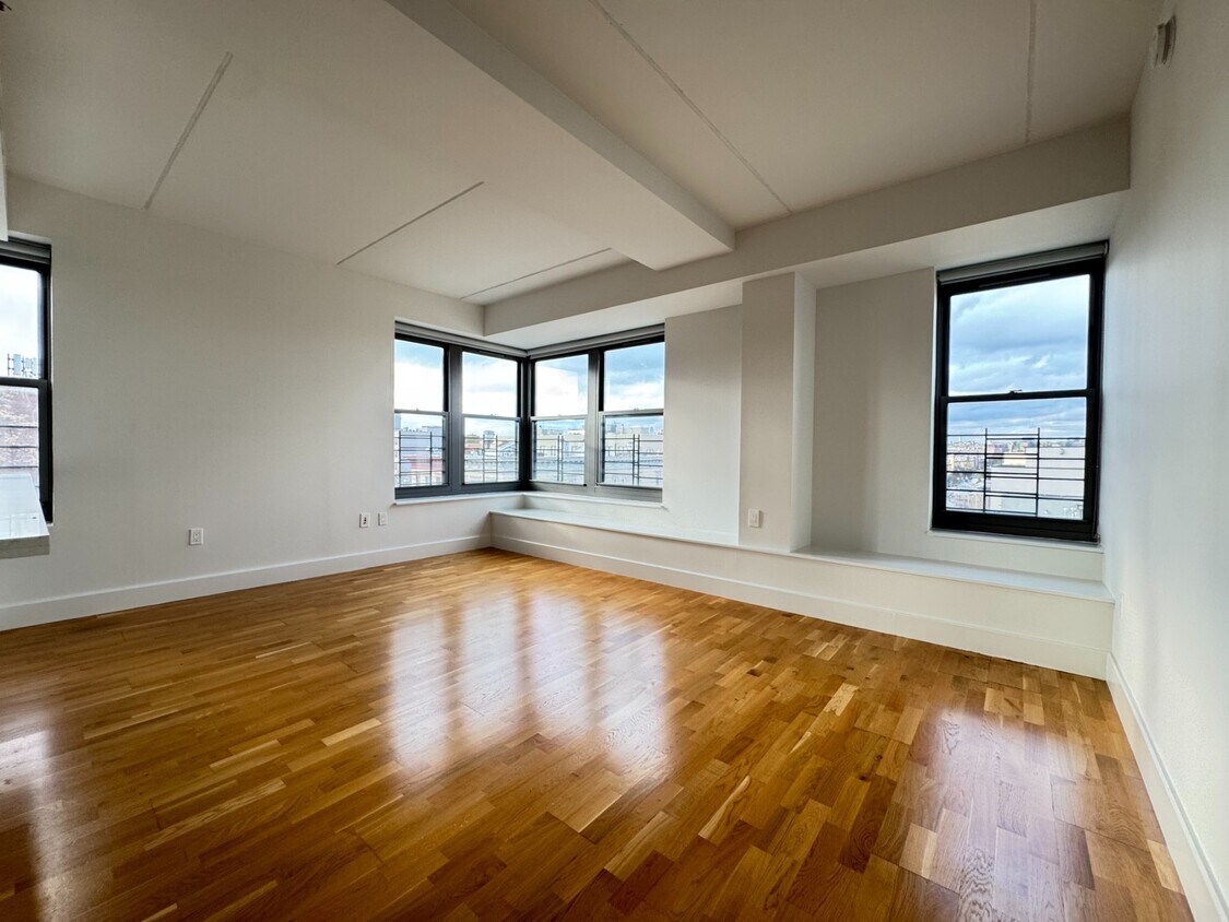 Foto principal - 310 Clarkson Ave
