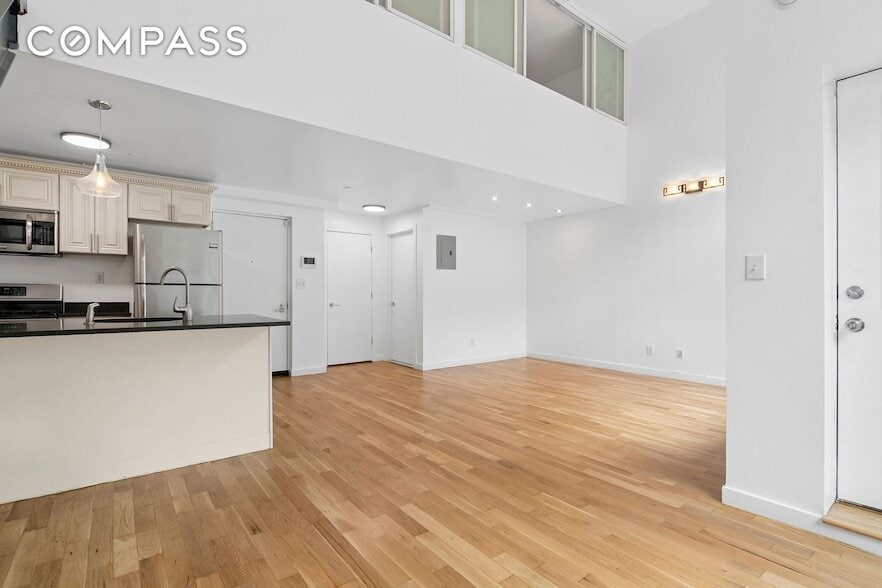 Foto principal - 802 DeKalb Ave