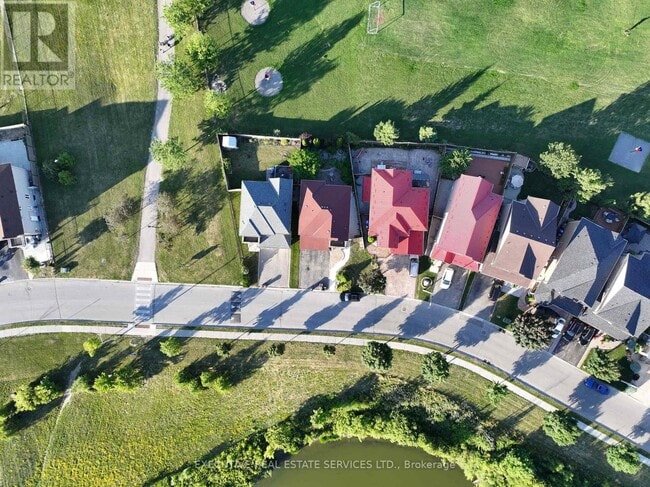 Building Photo - 47 Beavervalley Dr
