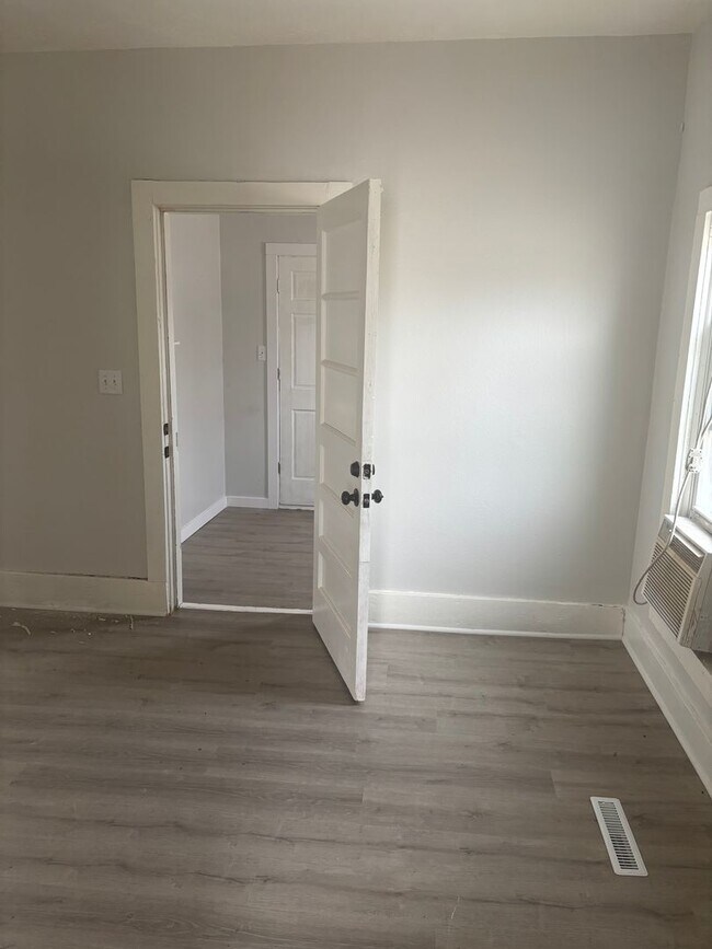 Foto del edificio - 605 E 14th St