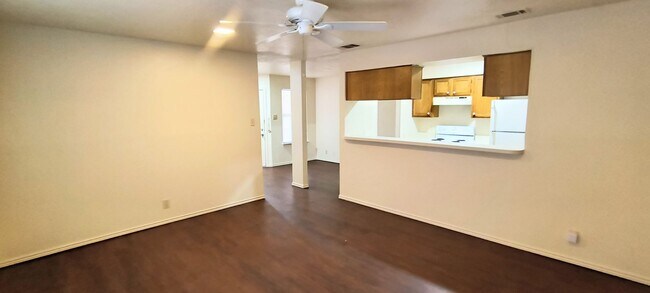 Foto del edificio - 2 bedroom 2 bathroom duplex in North Denton