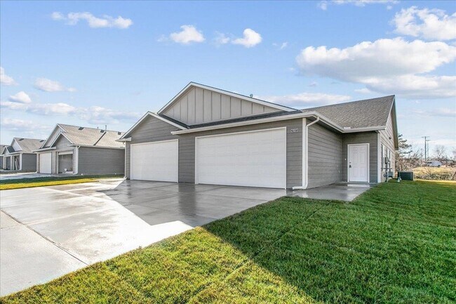 Building Photo - 2933 S Bunker Hl Dr