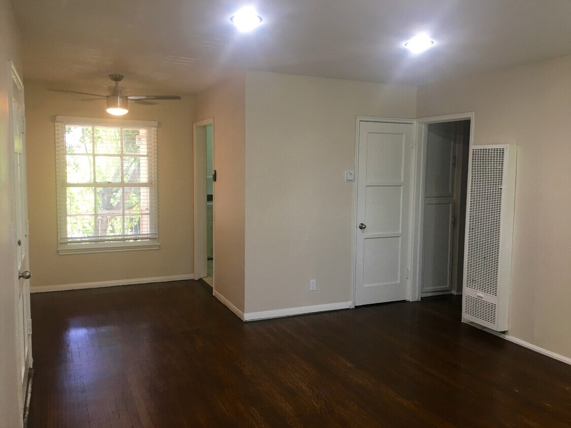 Living Room Facing Rear - 5961 Cahuenga Blvd