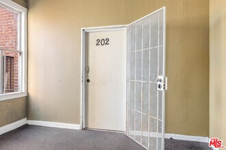 Building Photo - 256 W Florence Ave