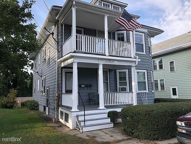 Building Photo - 2 br, 1 bath Apartment - 9 Downing Avenue 2