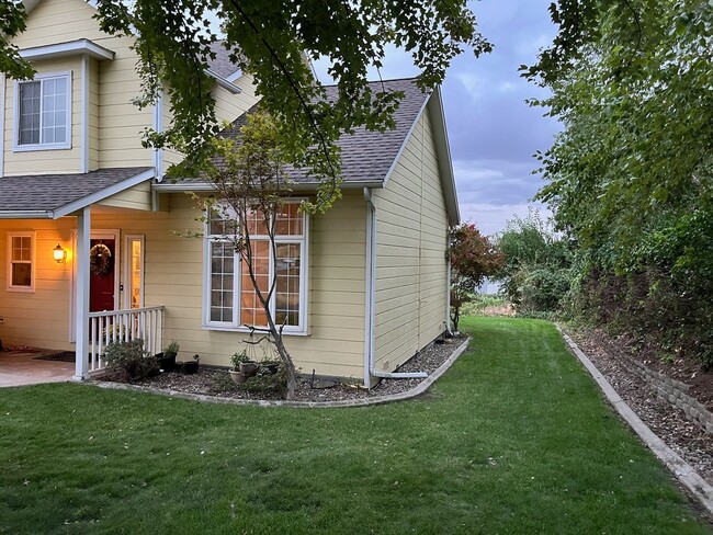 Building Photo - Beautiful 3 Bedroom Home on 0.65 Acres wit...