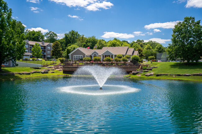 Building Photo - Lakes of Columbia