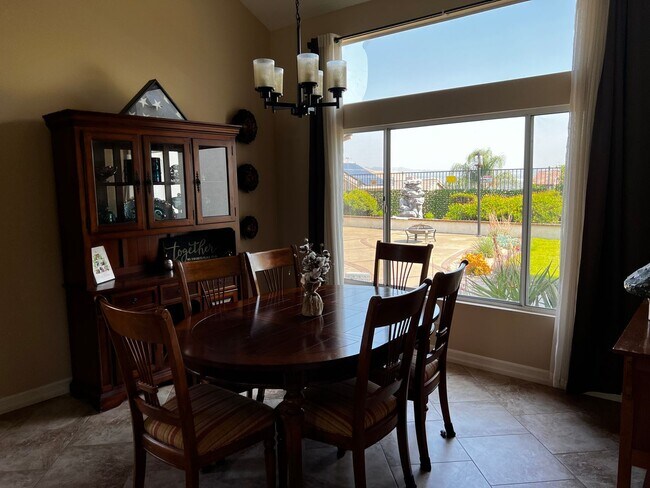 Foto del edificio - Gorgeous 4 bedroom 3 Bathroom Home in East...