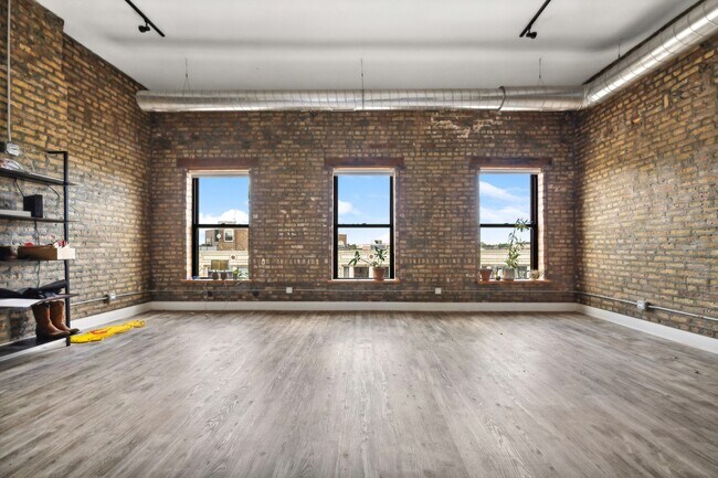 Foto del edificio - 1572 N Milwaukee Ave