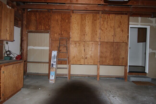 Building Photo - 35794 Carnation Way