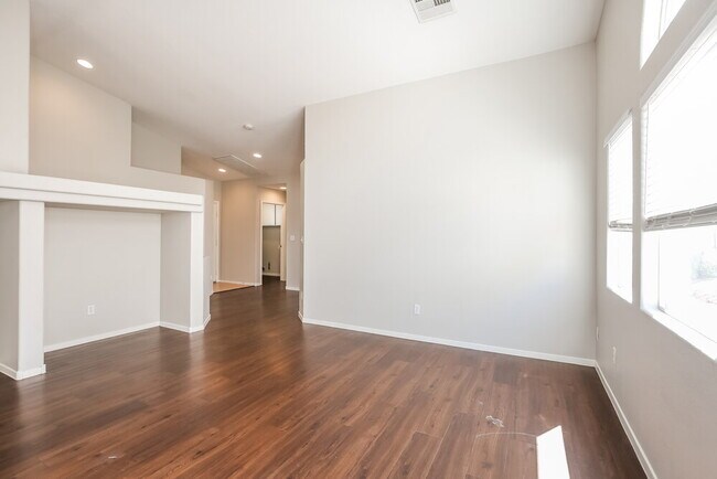 Foto del edificio - 438 River Glider Ave