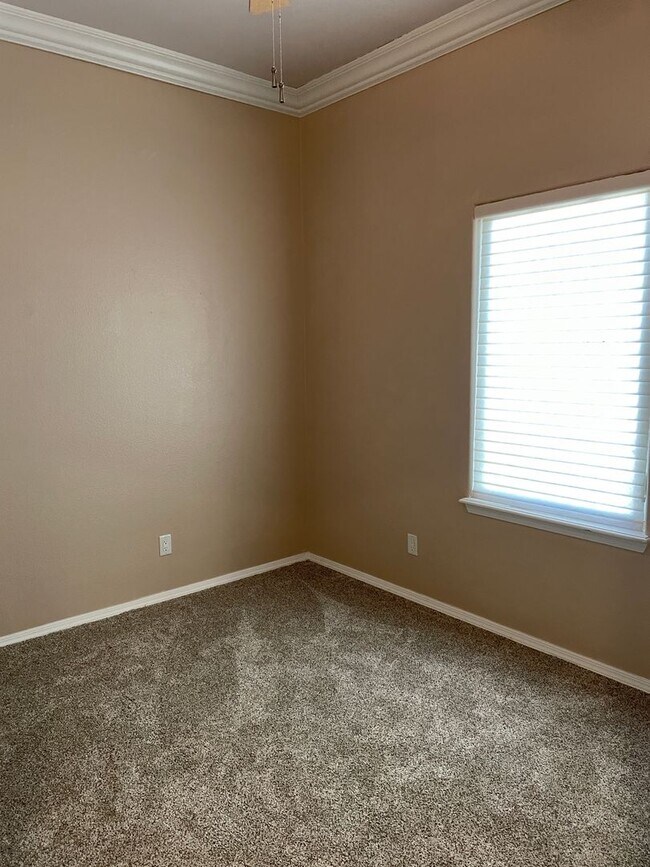 Building Photo - Wonderful home in quiet cul-de-sac!