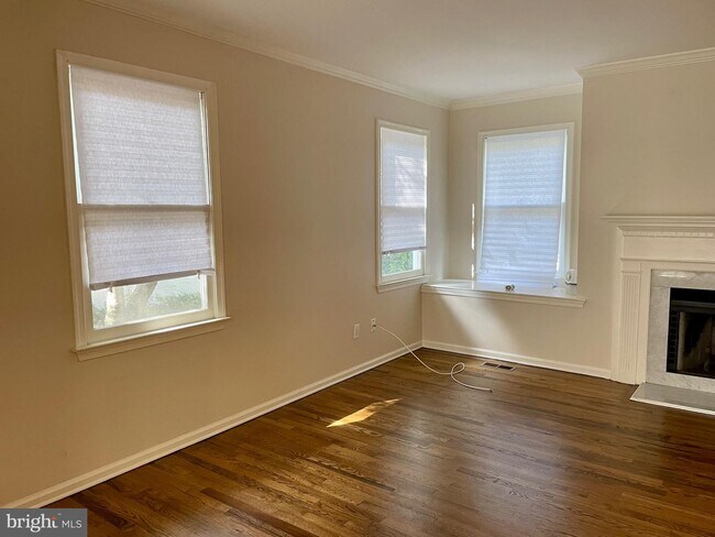 Building Photo - 408 Merwyn Rd
