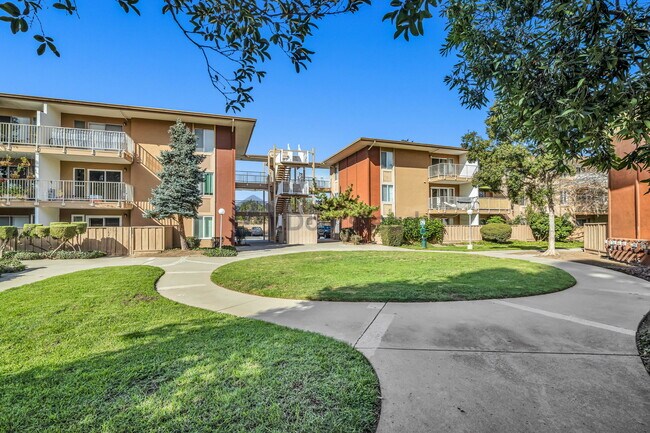 Building Photo - 2755 Country Dr