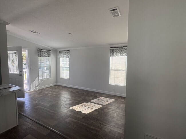 Foto del edificio - 3150 NE 36th Pl